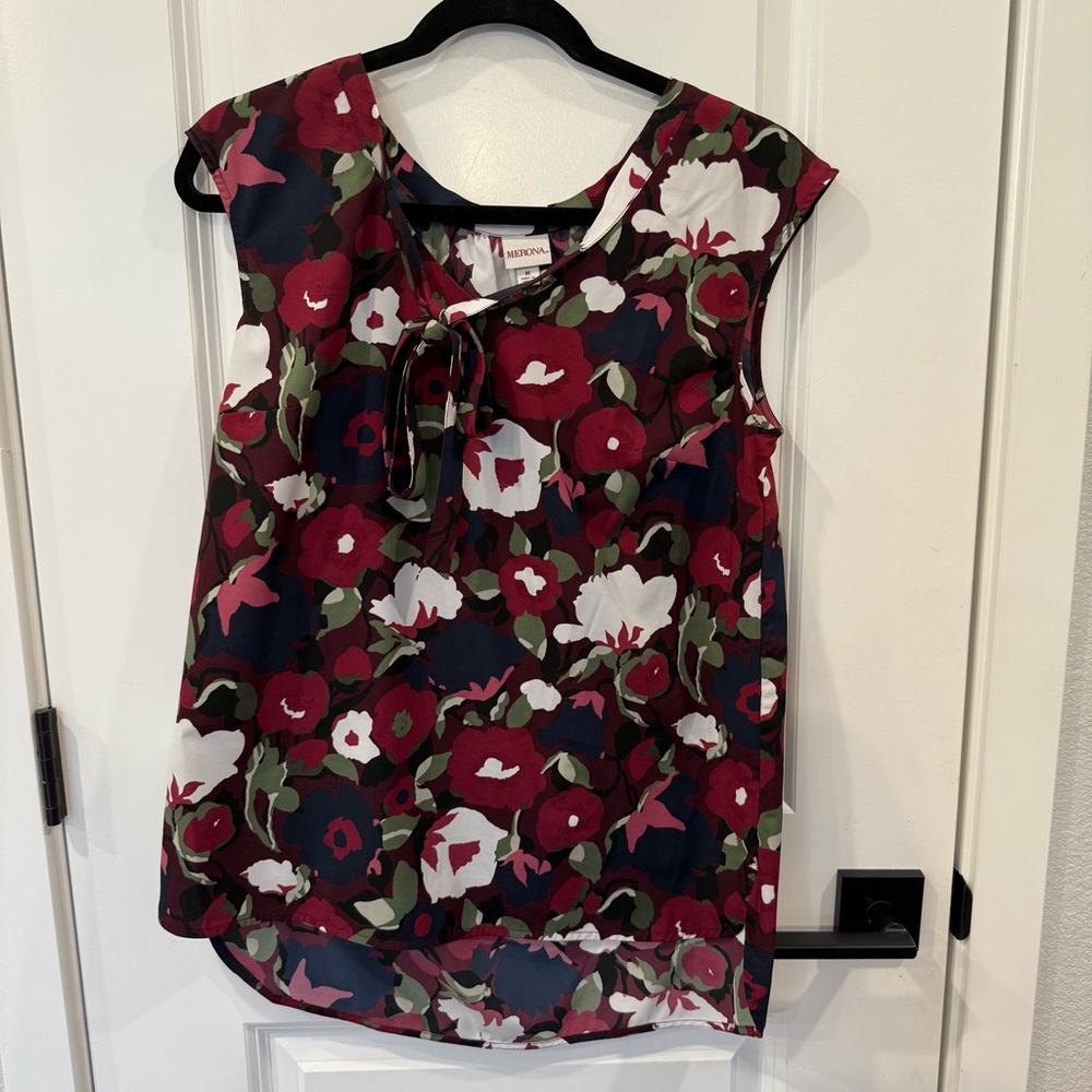 Plum Tie-Neck Floral Sleeveless Top